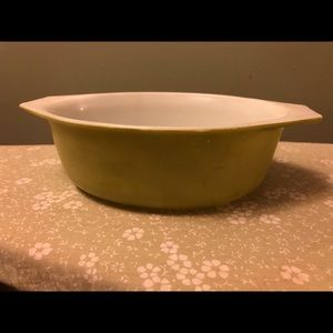 Pyrex 043 Avocado